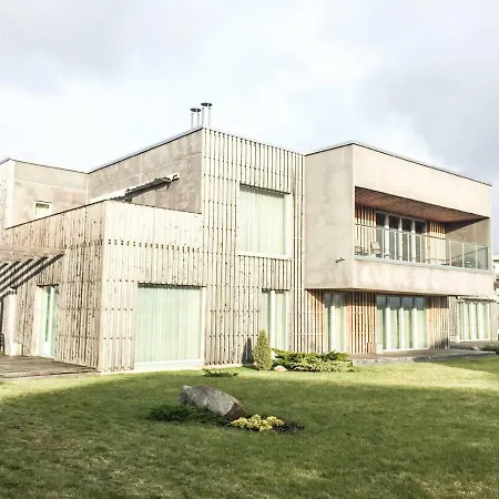 Apartamento Kaluri New